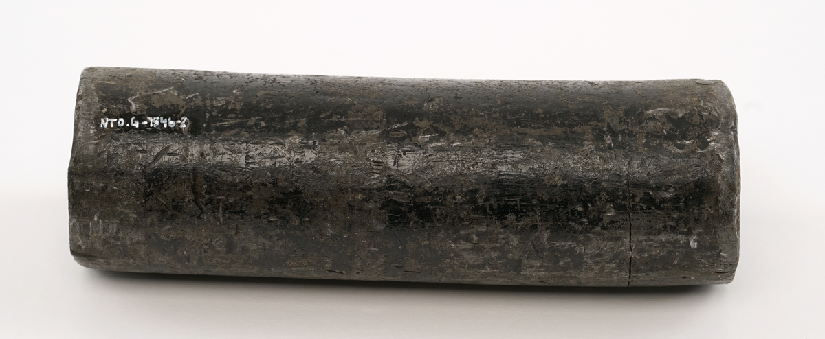 Rund stempelpute med sylinder som antatt slagverktøy