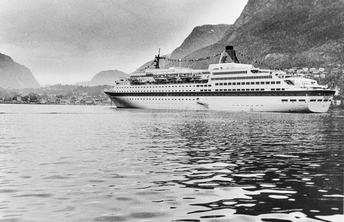 Cruiseskipet M/S Europa i Odda