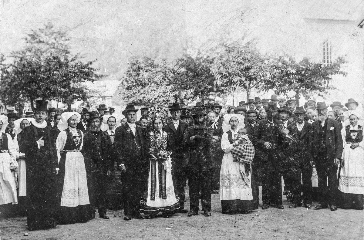 Bryllupet til Gjertrud Jøsendal og Mikkel Gjerde på Almerket i 1899.