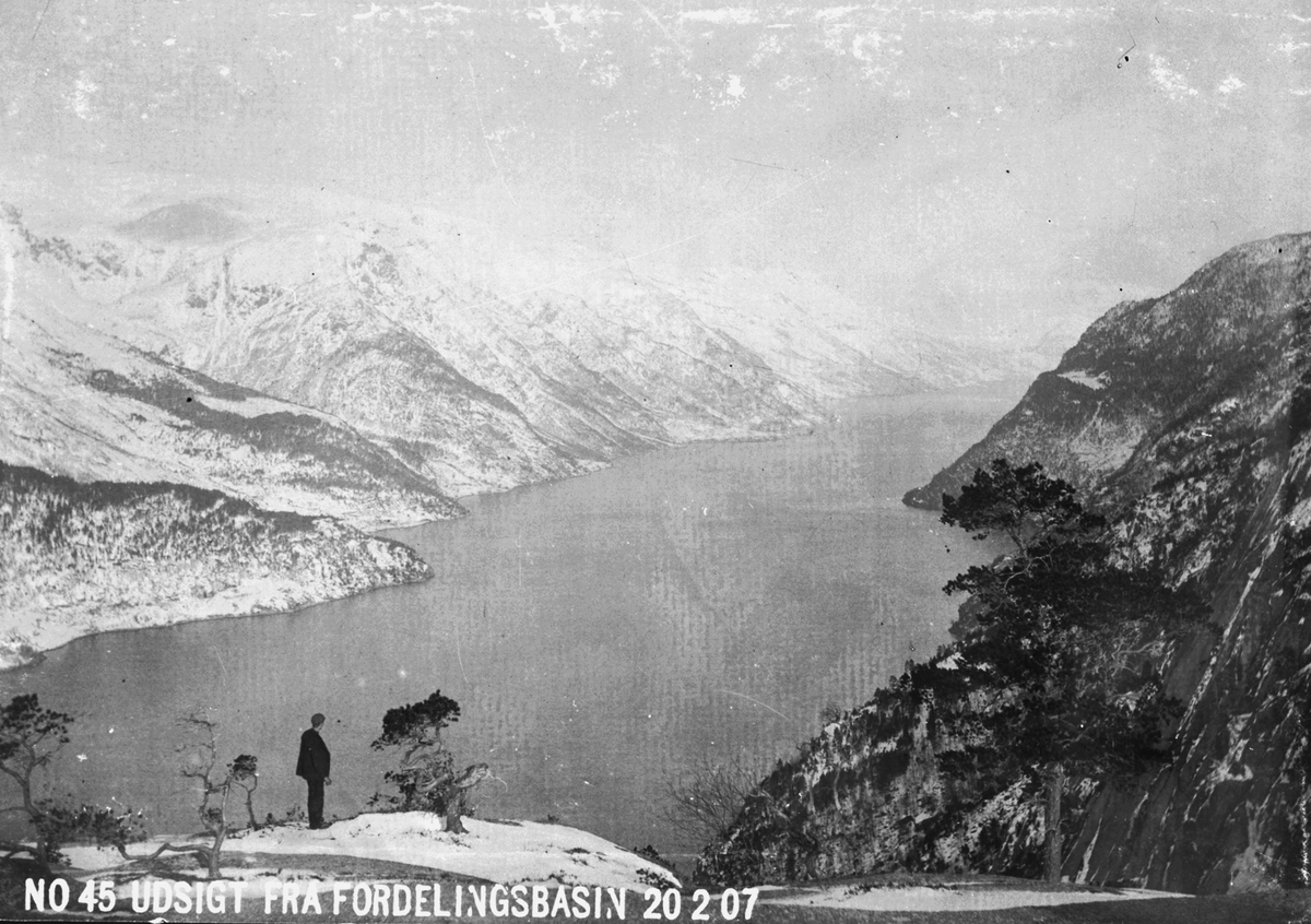 Sørfjorden, sett frå Lilletopp, vinteren 1907