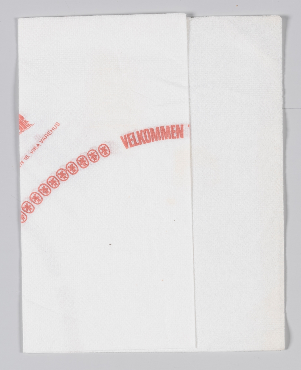 Bygninger med spisesteder og reklametekst for Møllhausen i Bogstadveien, Ruseløkkveien, Tåsen senter og Dronningensgate i Moss.

Samme reklametekst på MIA.00007-004-0238.