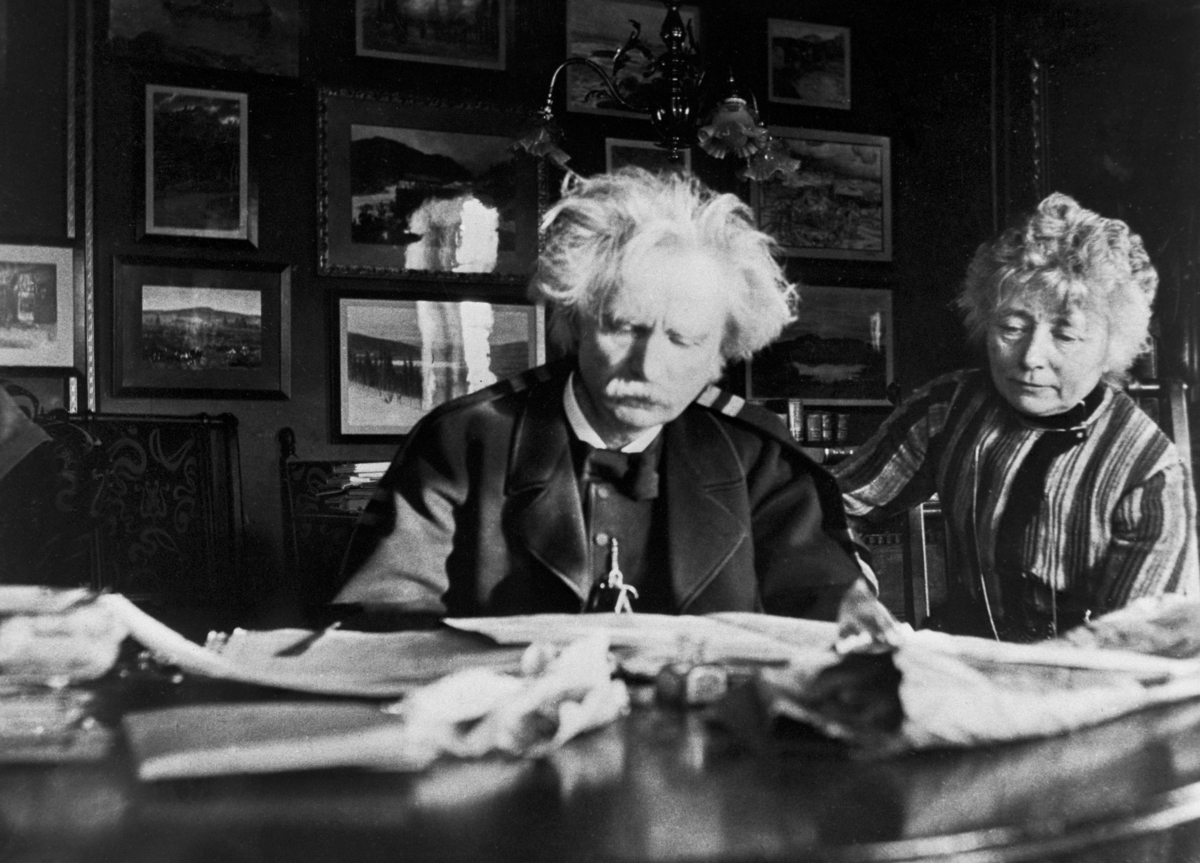 Edvard og Nina Grieg, arbeidsværelse, papir, malerier,