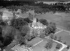 Flygfoto över Järsnäs kyrka i Jönköpings kommun. Nr K 308.