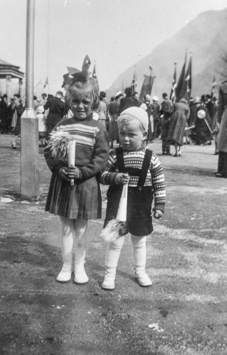 Lillian og Jan Otto Ludvigsen i finklede på 17. mai.