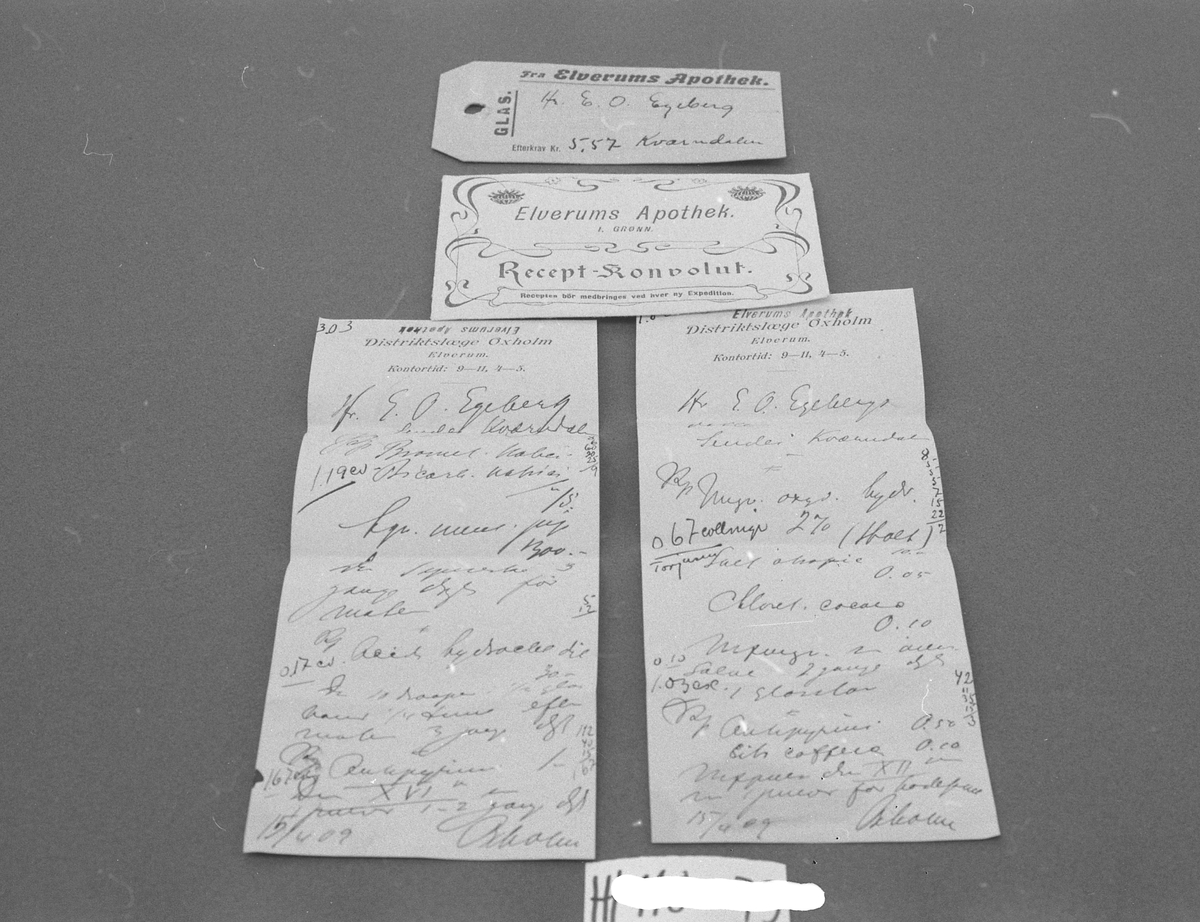 HH.1973-0103A - Reseptkonvolutt
HH.1973-0103B - Resept
HH.1973-0103C - Resept
HH.1973-0103D - Merkelapp