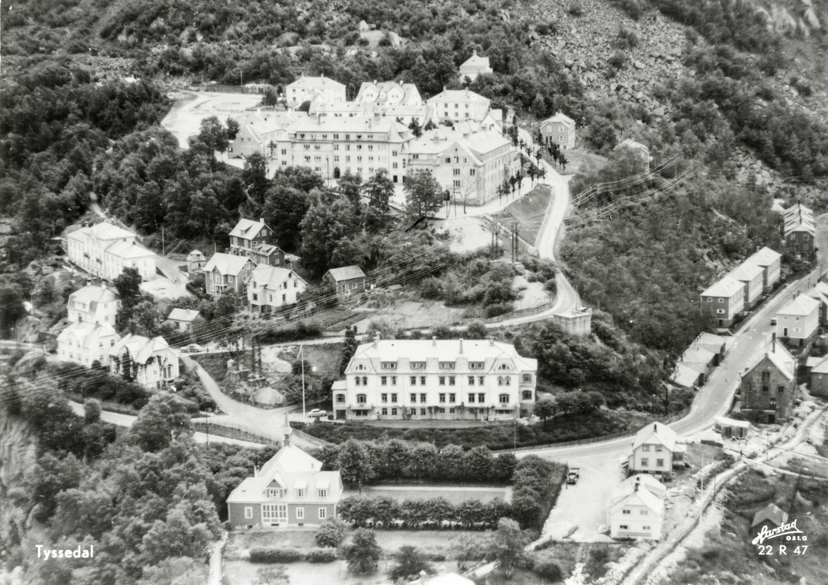 Tyssedal med Tveitahaugen, Storhotellet, Tyssedal Hotel og Festiviteten.