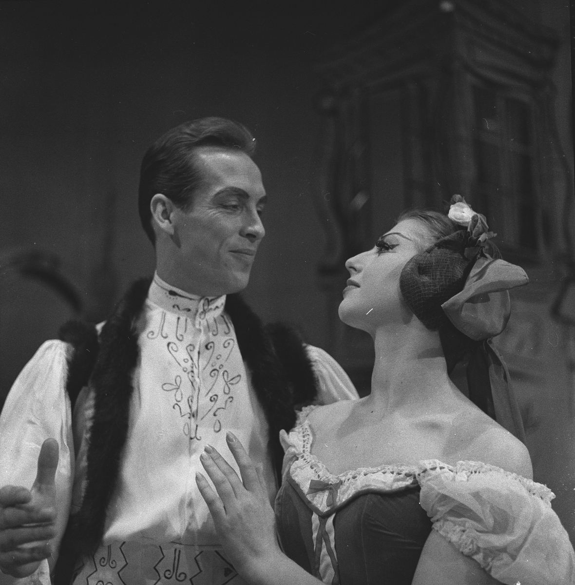 Den Norske Operaballett oppsetningen av "Coppelia" på Folketeatret. Dansere på scenen. Fotografert mars 1959.