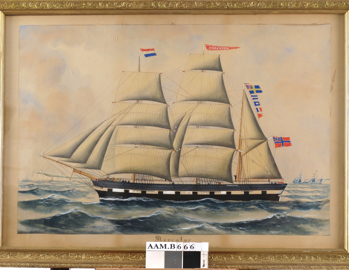 Bark "Mercator" af Arendal for fulle seil mot venstre, grått, hvitt og sort skrog, kanonporter. Fører norsk unionsflagg  under gaffelen, svensk ditto på aktermasten, hollandsk flagg  på fortoppen, rød vimpel m. hvitt navn og hvite kanter, på stormasten.