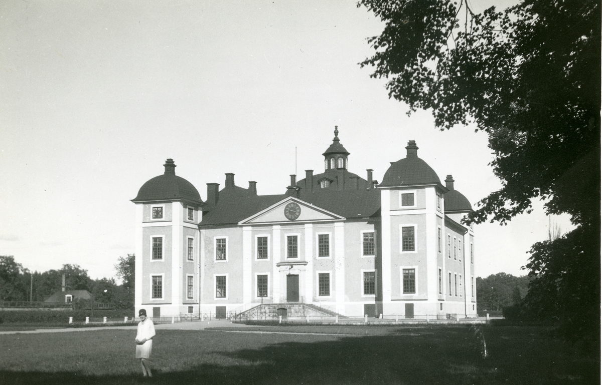 Kolbäck sn, Strömsholms slott.
Slottet och del av slottsparken.