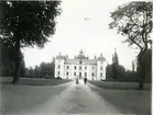 Kolbäck sn, Strömsholms slott.
Slottet och del av slottsparken.