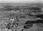 Flygfoto över Ås i Gislaveds kommun. Nr L 641.