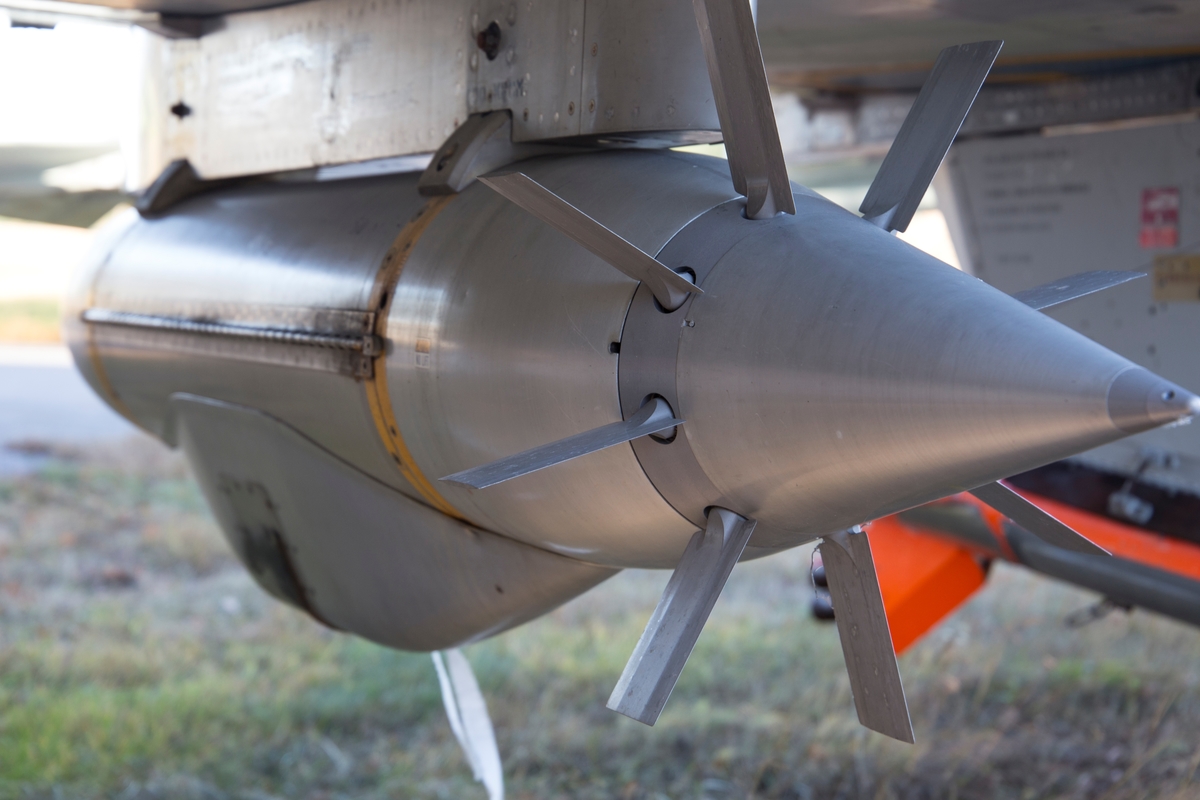 Jaktflygplan, J 32B
Saab 32 Lansen

Ett tvåsitsigt natt- och allvädersflygplan med RR Avon Mk 47 SFA/RM 6A flygmotor. 
Beväpning: 4 x 30 mm akan raketer och 4 x Rb 24. PS-42 användes för avståndsmätning och flygplanet hade även Saab S6A IR-sikte.
Märkning: På bakkroppen kronmärke och RFN; på fenan kodsiffra 46 och RFN:s emblem - två stiliserade flygplan, RFN och devisen Probere necesse est.
