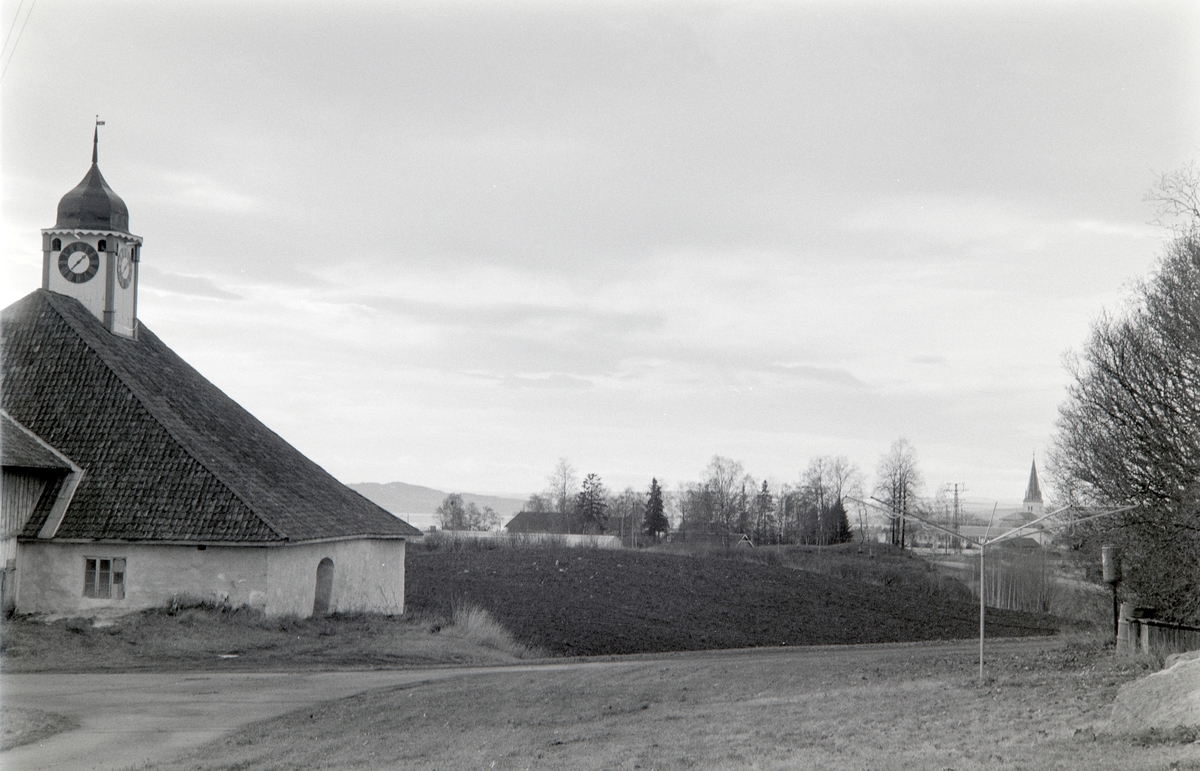Torshov gård, Vang H. steinfjøs, klokketårn, tørkestativ,