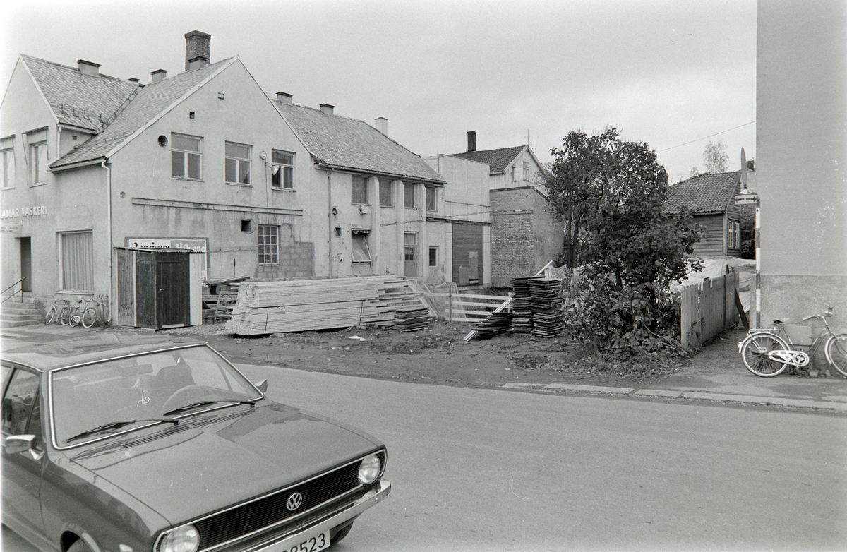 Hamar, Grønnegata 83, Hamar Vaskeri til venstre,