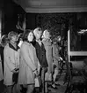 Elever från Katedralskolan i Linköping under studiebesök på Löfstad slott 1968.