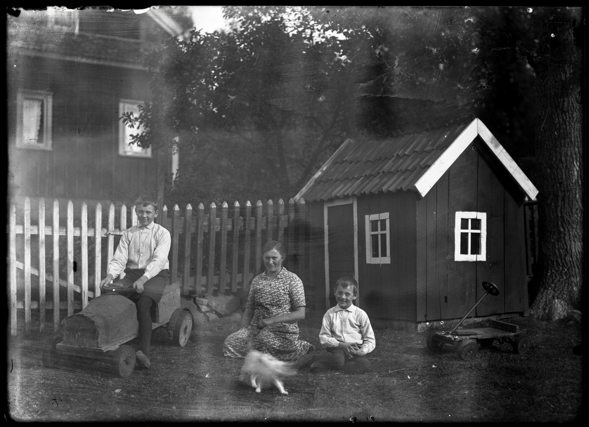 Anna med pojkarna i Kroken, Olle och Thure
