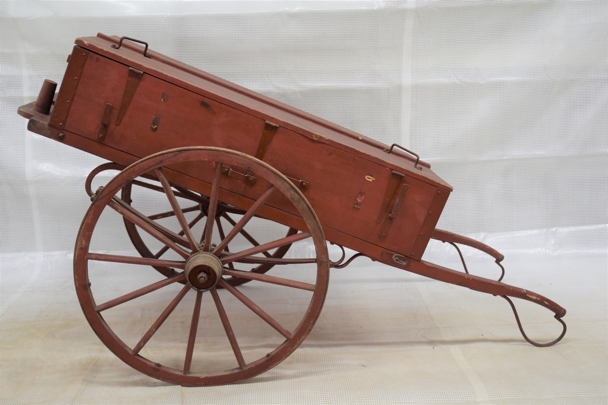 Vogn for oppbevaring av håndtak til brannsprøytene og brannuniformene