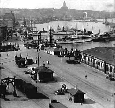 Vy över Göteborgs hamn.
Packhuskajen.