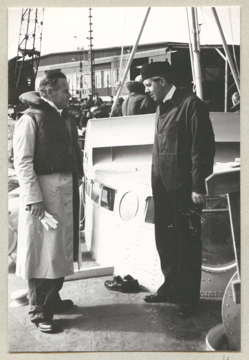 Provturschefen Prins Bertil medförde en julidag 1941 kronprinsparet samt varvets ledning från Malmö till Hälsingborg. NH:s skor hade ej placerats fullt betryggande och gick överbord. En brådskande nyinvestering blev nödvändig vid ankomsten till Hälsingborg.