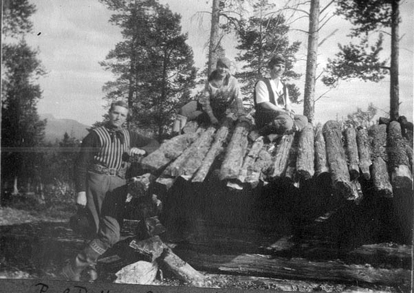 Paul Rytter, Muje og Ingeborg Bull ved Aarobua, 1928. 