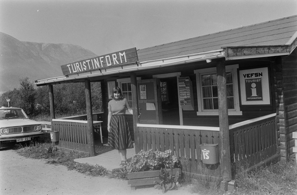 Kippermoen Camping 1978.
Turistinformasjonen, annsatt, svenksregistrert Volvo 