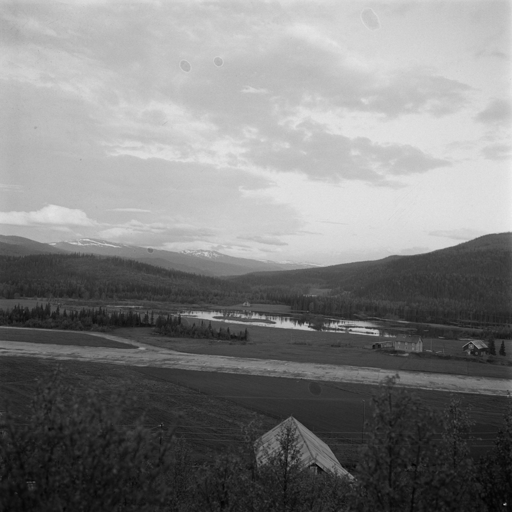 Hattfjelldal. Flystripa. I forbindelse med Hattfjelldal Kommunes 100 års jubileum sommeren 1962.