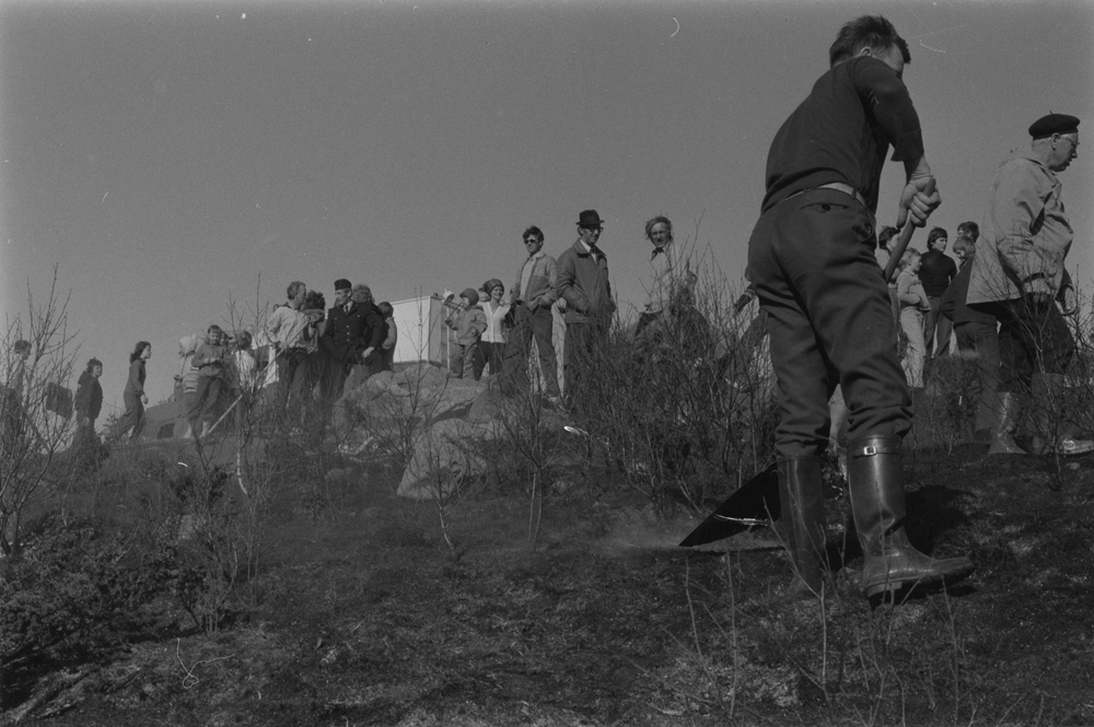 Grasbrann på Hals, slokkingsarbeid.