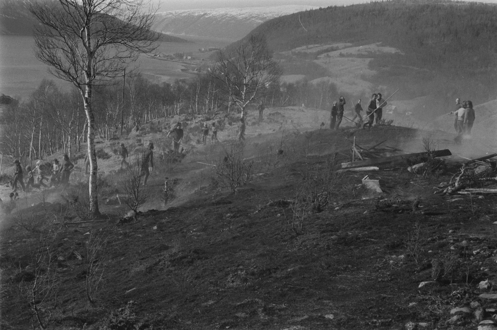 Grasbrann på Hals, slokkingsarbeid.