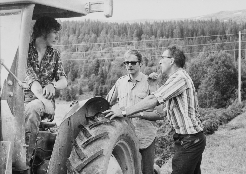 Instruksjonskurs i pløying med traktor på Helfjell.