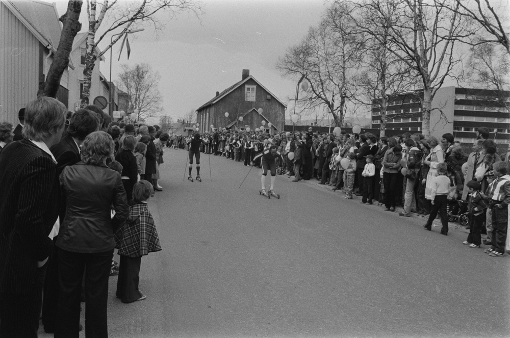 Rulleskirenn på 17.Mai. i Chr.Qualesgt ved parken.