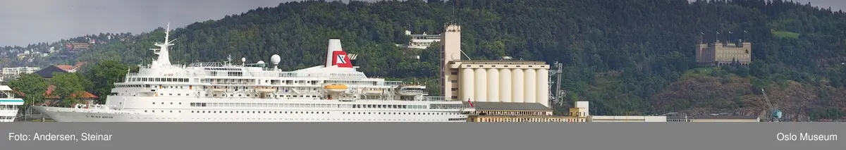 Panorama, utsikt, cruiseskip, seilskute, brygger, havn, fjord, Oslo øst, Oslo vest, Rådhuset, Akershus Festning