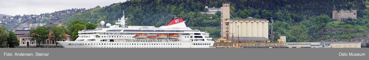 Panorama, utsikt, cruiseskip, seilskute, brygger, havn, fjord, Oslo øst, Oslo vest, Rådhuset, Akershus Festning