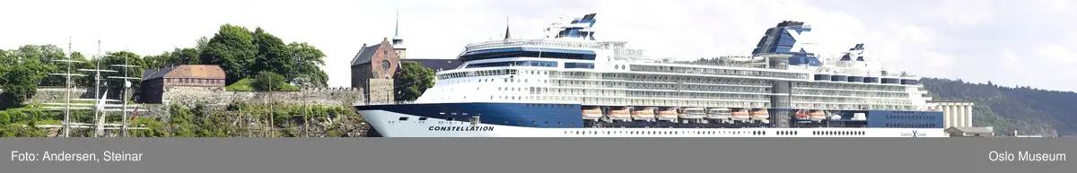 Panorama, utsikt, cruiseskip, seilskute, brygger, havn, fjord, Oslo øst, Oslo vest, Rådhuset, Akershus Festning