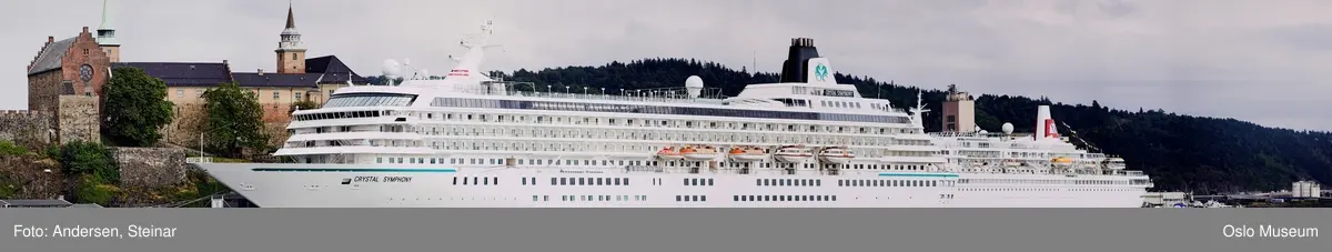 Panorama, utsikt, cruiseskip, seilskute, brygger, havn, fjord, Oslo øst, Oslo vest, Rådhuset, Akershus Festning