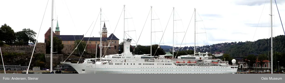 Panorama, utsikt, cruiseskip, havn, fjord, turistbåter, Rådhuset, Akershus Festning, Vippetangen, Sørenga, Ekebergåsen,