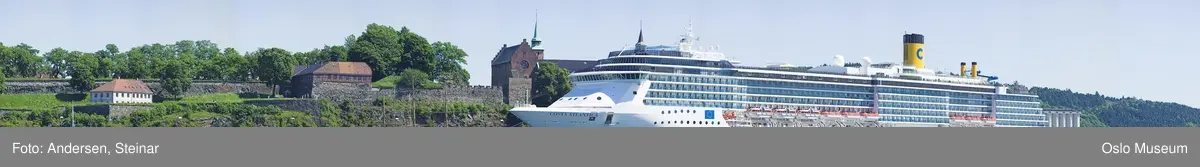 Panorama, utsikt, cruiseskip, seilskute, brygger, havn, fjord, Oslo øst, Oslo vest, Rådhuset, Akershus Festning