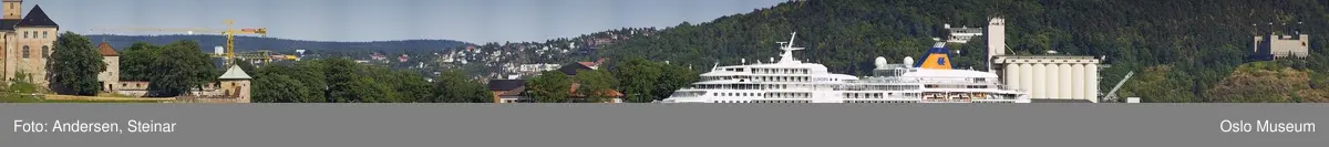 Panorama, utsikt, cruiseskip, seilskute, brygger, havn, fjord, Oslo øst, Oslo vest, Rådhuset, Akershus Festning
