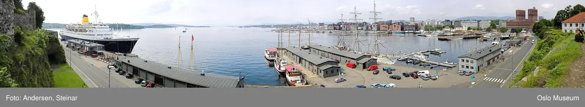Panorama, utsikt, cruiseskip, seilskute, brygger, havn, fjord, Oslo øst, Oslo vest, Rådhuset, Akershus Festning