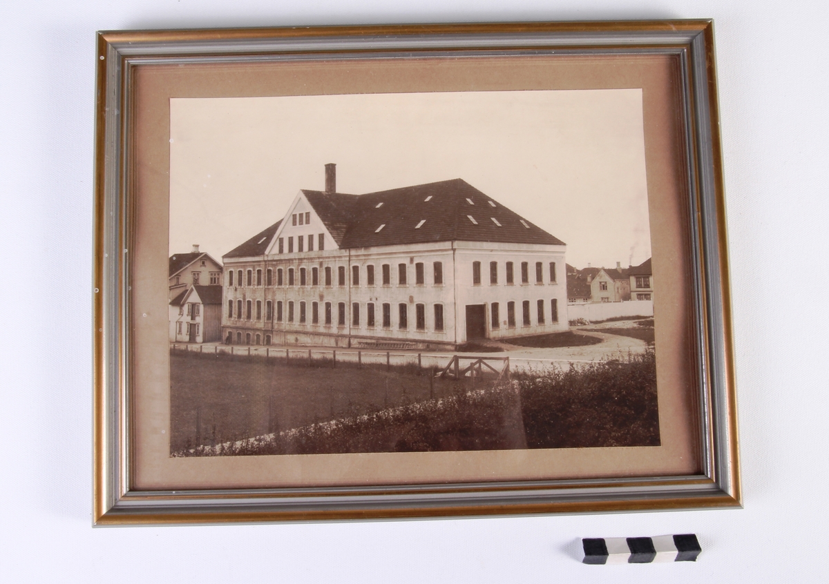 Jonas Øglænds sykkelfabrikk. Nybygg i Erling Skjalgsonsgate, Sandnes.