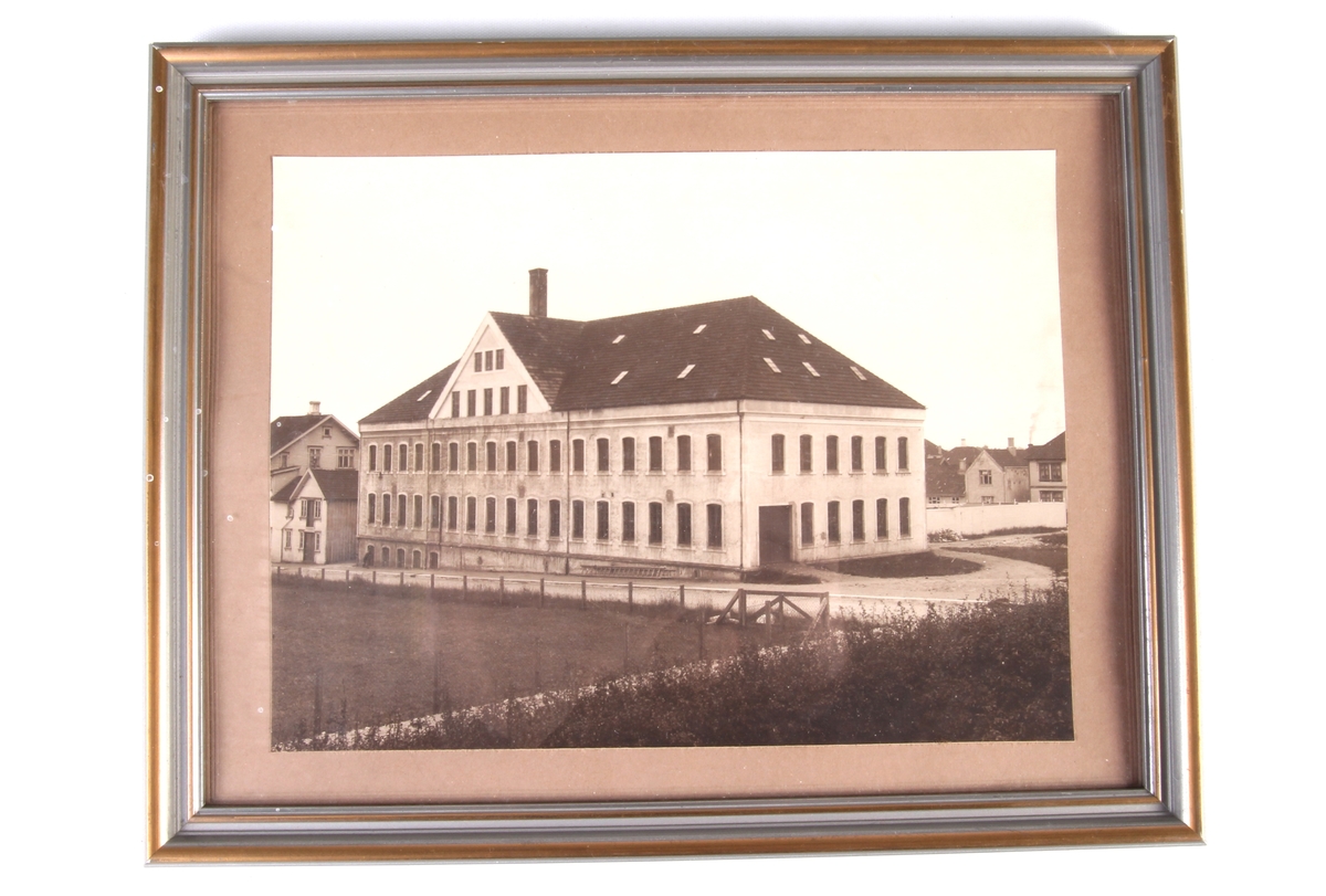 Jonas Øglænds sykkelfabrikk. Nybygg i Erling Skjalgsonsgate, Sandnes.