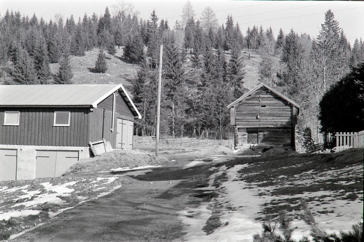 Storhov, Hov store, Tangen. Låve, uthus, Nordgarden, stabbur.
