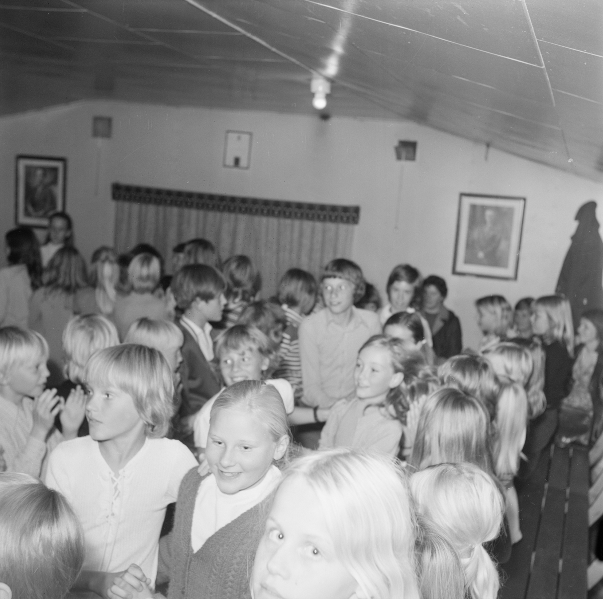 Folkdanstoppen i Tierp, Uppland, september 1971