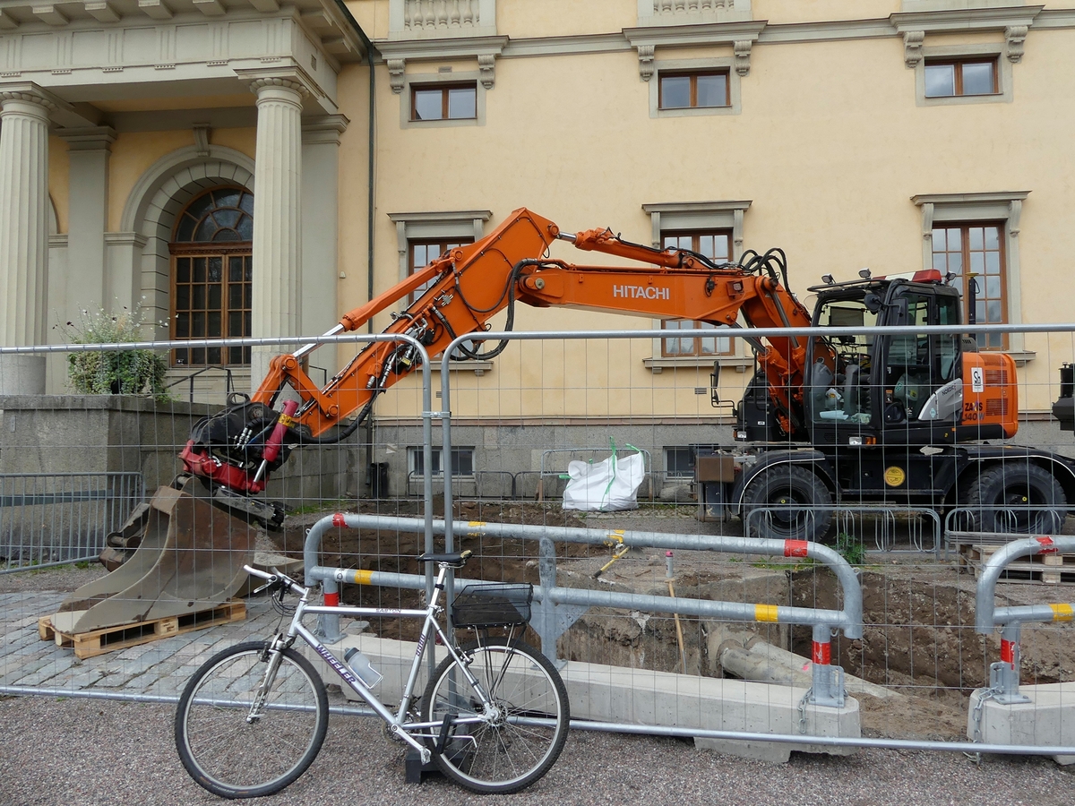 Arkeologisk schaktningsövervakning,fjärrvärmeschakt vid Carolona Rediviva under avslutad arkeologisk övervakning, Carolina Rediviva, Uppsala 2018