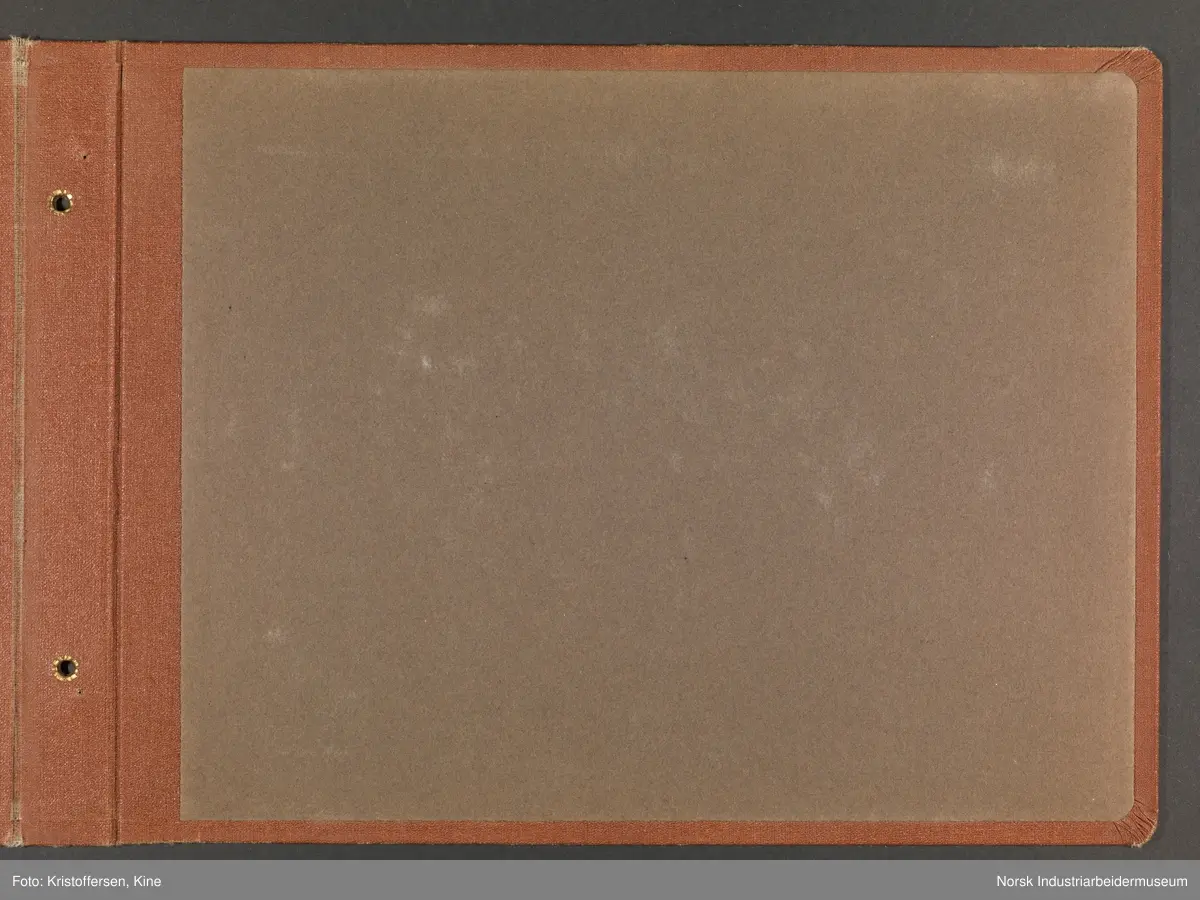 Fotoalbum med 48 sider og 46 innlimte fotografier fra Norsk Hydro på Herøya.