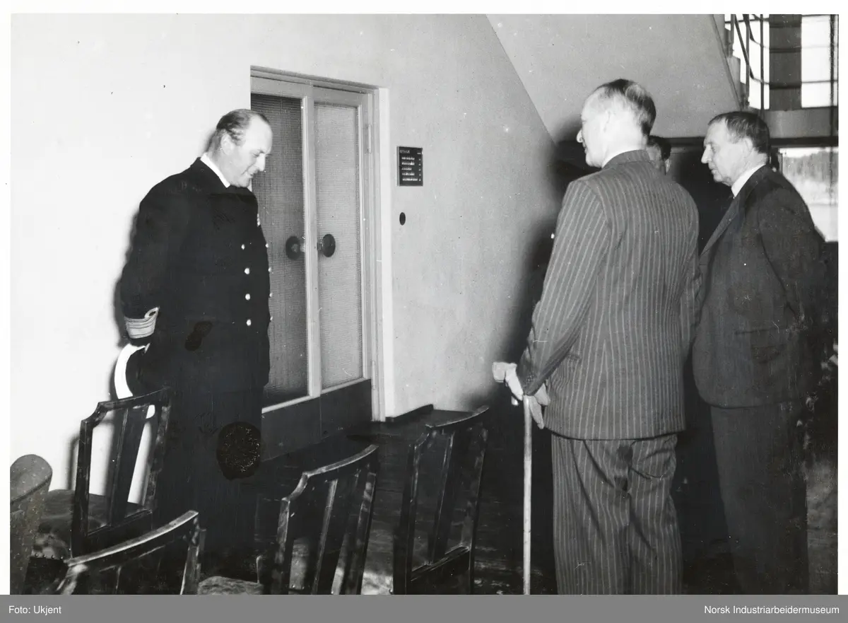Kronprins Olav besøker Eidanger Salpeterfabrikker.