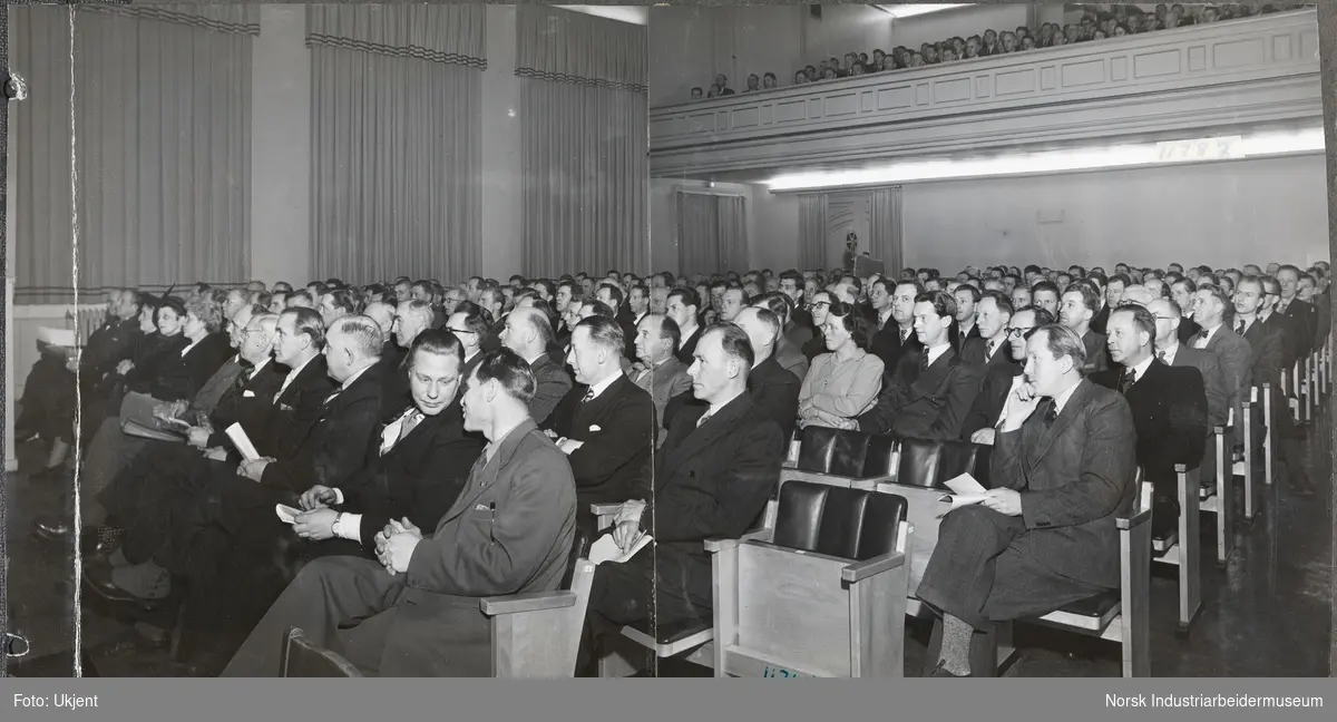 Kontaktmøte i produksjonsutvalget i teatersalen i Porsgrunn 06.03.1952