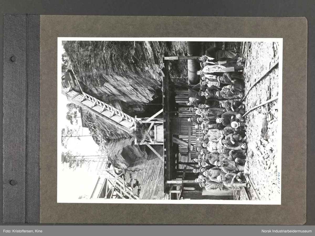 Fotoalbum med 52 sider og 53 innlimte fotografier fra Norsk Hydro på Herøya.