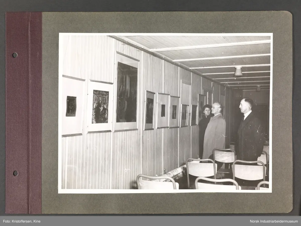 Fotoalbum med 48 sider og 56 innlimte fotografier fra Norsk Hydro på Herøya.