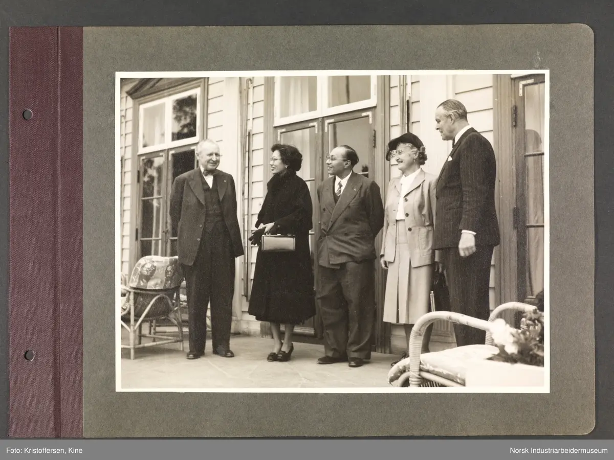 Fotoalbum med 48 sider og 56 innlimte fotografier fra Norsk Hydro på Herøya.