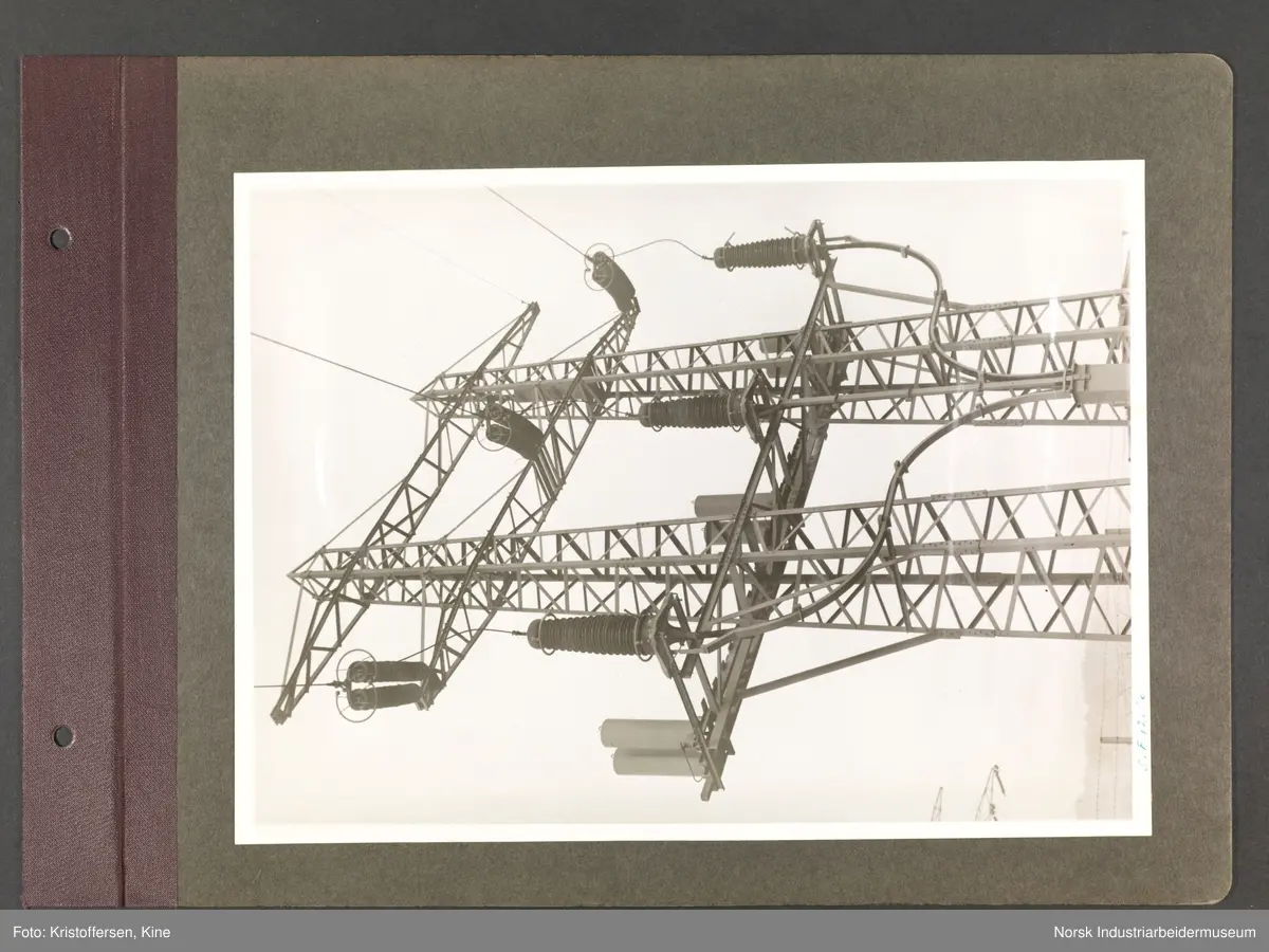 Fotoalbum med 48 sider og 56 innlimte fotografier fra Norsk Hydro på Herøya.